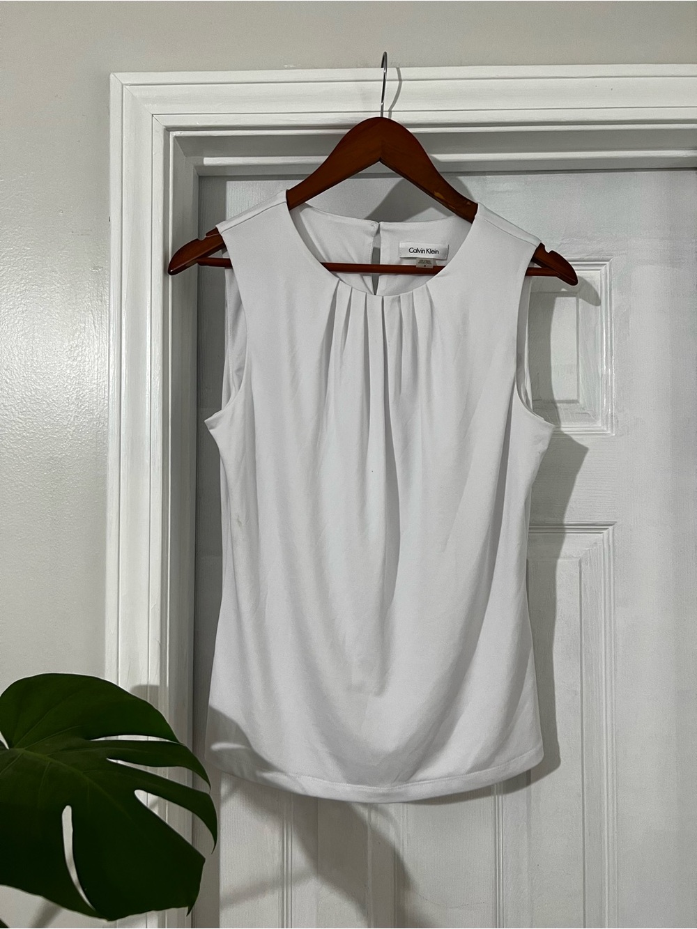 Calvin Klein White Sleeveless Pleat-Front Top